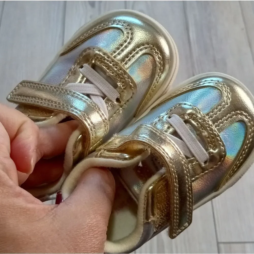 (19-3973) Carter's Shoes  Sz 3